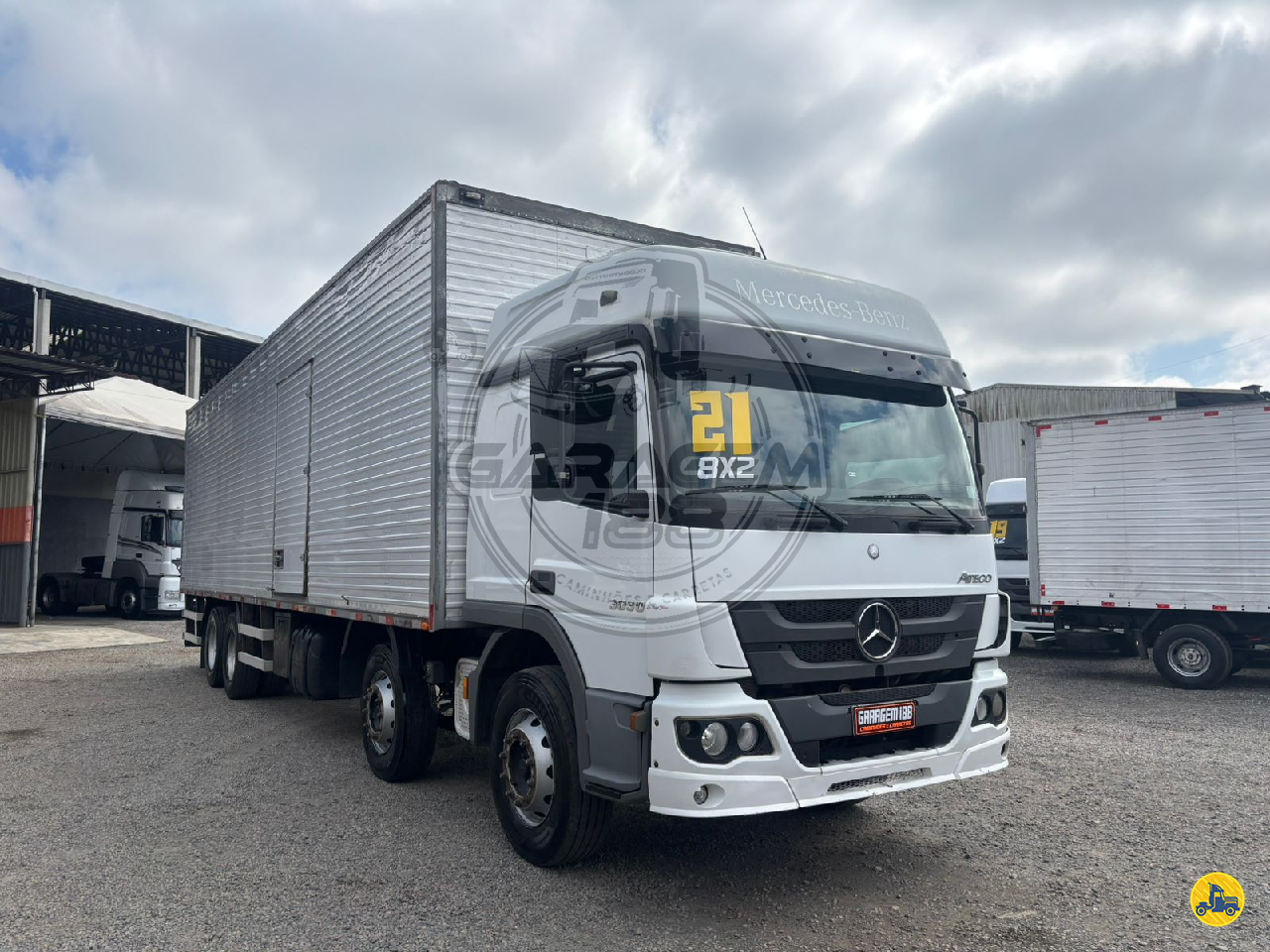 CAMINHAO MERCEDES-BENZ MB 3030 Baú Furgão BiTruck 8x2 Garagem 188 Caminhões CURITIBA PARANÁ PR